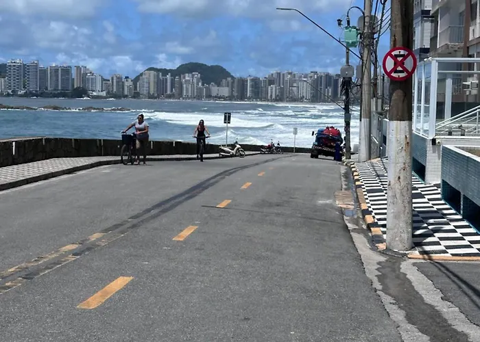 Apartamento Guarujá morro do Maluf de frente ao mar!
